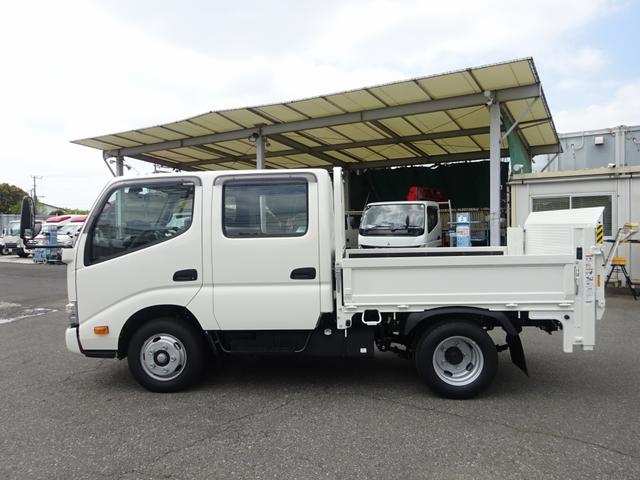 デュトロ Ｗキャブ　平ボディ　Ｗキャブ　新明和工業製垂直パワーゲート付　６人乗り　２トン積載　全低床　標準幅　１０尺　４ナンバー　木製あおり２方開　アドブルー不要（26枚目）