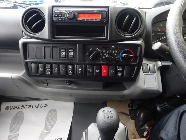 デュトロ Ｗキャブ　Ｗキャブ平ボディ　４ＷＤ　新明和工業製垂直パワーゲート付　　２トン積載　標準幅　セミロング　高床　床板張り　アドブルー不要　１５０馬力（46枚目）
