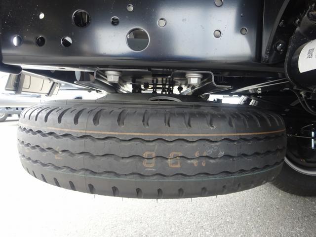 デュトロ Ｗキャブ　Ｗキャブ平ボディ　４ＷＤ　新明和工業製垂直パワーゲート付　　２トン積載　標準幅　セミロング　高床　床板張り　アドブルー不要　１５０馬力（64枚目）