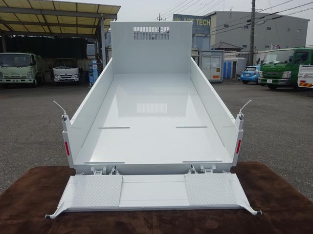 キャンター 　ローダーダンプ　新明和工業製　３ｔ積載　標準幅　１０尺　４ナンバー　３方開あおり　道板兼用テールゲート　ローダーラジコン付　１５０馬力（7枚目）