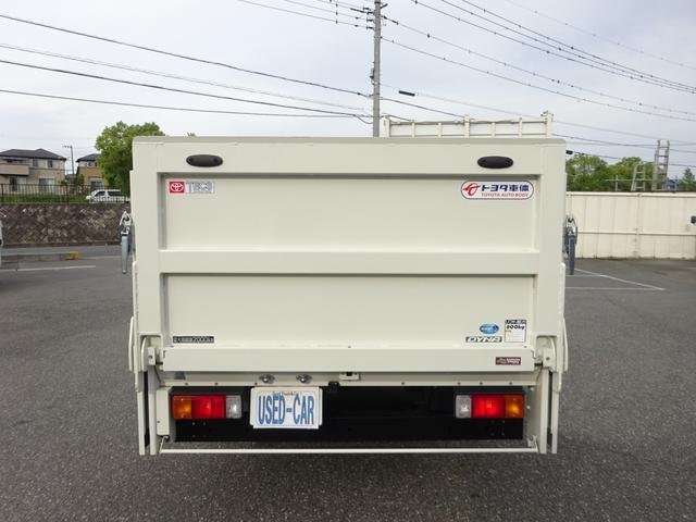 ダイナトラック 　平ボディ　垂直パワーゲート付　２トン積載　ワイド幅（セミワイド）　ロング　全低床　４．３ｍボディ　木製あおり２方開　床板張り　６速ＭＴ　アドブルー不要（6枚目）