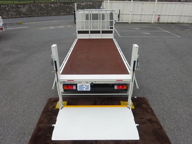 ダイナトラック 　平ボディ　垂直パワーゲート付　２トン積載　ワイド幅（セミワイド）　ロング　全低床　４．３ｍボディ　木製あおり２方開　床板張り　６速ＭＴ　アドブルー不要（20枚目）