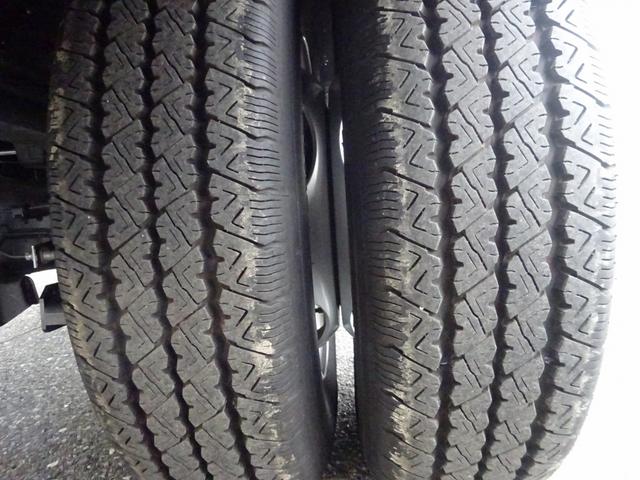 ダイナトラック 　平ボディ　垂直パワーゲート付　２トン積載　ワイド幅（セミワイド）　ロング　全低床　４．３ｍボディ　木製あおり２方開　床板張り　６速ＭＴ　アドブルー不要（68枚目）