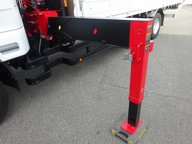 ファイター 　増トン　４段クレーン付　古河ユニック製　警報仕様　ラジコン付　７．７トン積載　ワイド幅　ベッド付　木製あおり３方開　超ワイド角足アウトリガ　２４０馬力（15枚目）