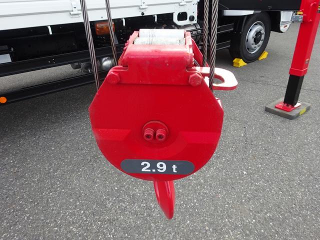 ファイター 　増トン　４段クレーン付　古河ユニック製　警報仕様　ラジコン付　７．７トン積載　ワイド幅　ベッド付　木製あおり３方開　超ワイド角足アウトリガ　２４０馬力（19枚目）