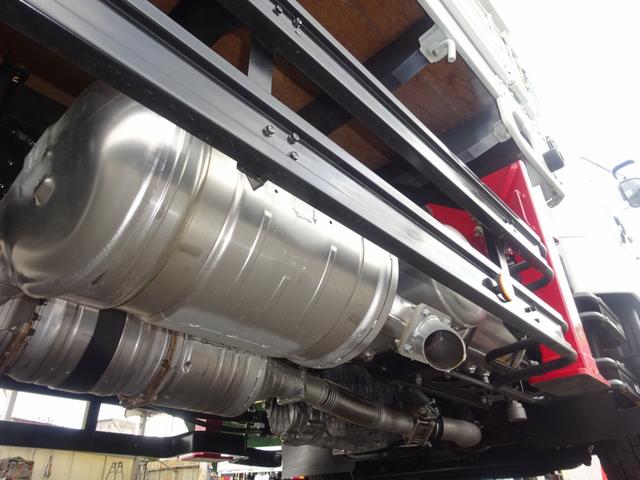 ファイター 　増トン　４段クレーン付　古河ユニック製　警報仕様　ラジコン付　７．７トン積載　ワイド幅　ベッド付　木製あおり３方開　超ワイド角足アウトリガ　２４０馬力（45枚目）