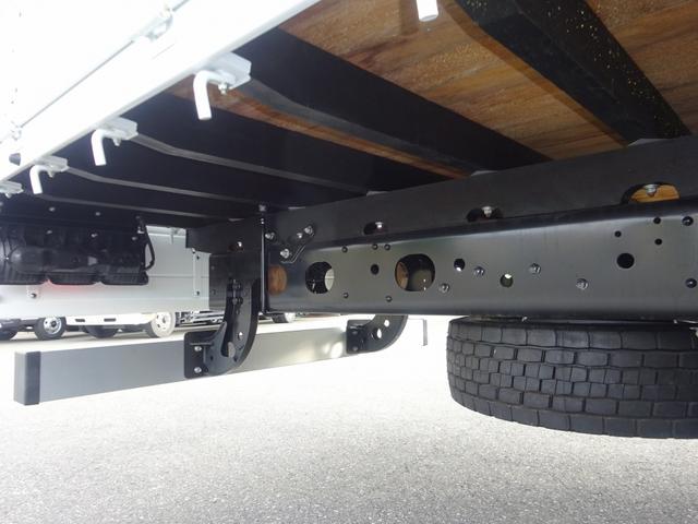 ファイター 　増トン　４段クレーン付　古河ユニック製　警報仕様　ラジコン付　７．７トン積載　ワイド幅　ベッド付　木製あおり３方開　超ワイド角足アウトリガ　２４０馬力（50枚目）