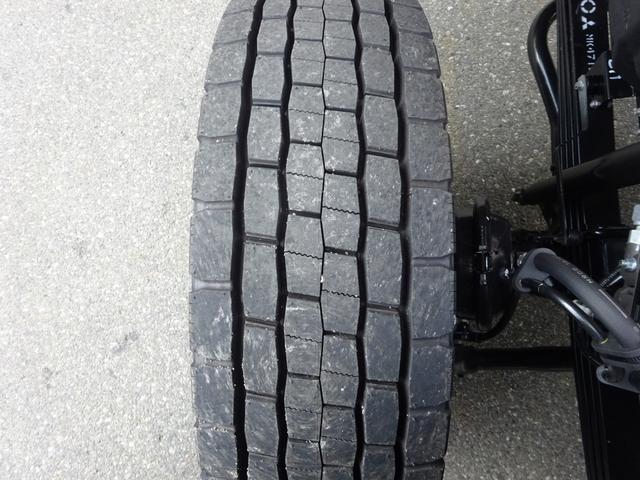 ファイター 　増トン　４段クレーン付　古河ユニック製　警報仕様　ラジコン付　７．７トン積載　ワイド幅　ベッド付　木製あおり３方開　超ワイド角足アウトリガ　２４０馬力（68枚目）