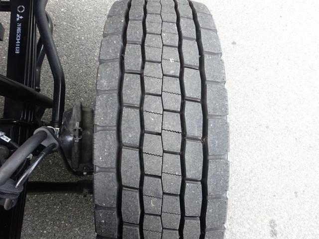 ファイター 　増トン　４段クレーン付　古河ユニック製　警報仕様　ラジコン付　７．７トン積載　ワイド幅　ベッド付　木製あおり３方開　超ワイド角足アウトリガ　２４０馬力（69枚目）
