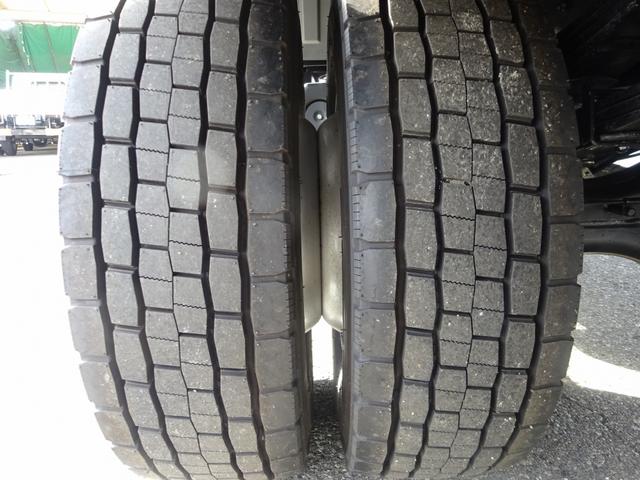 ファイター 　増トン　４段クレーン付　古河ユニック製　警報仕様　ラジコン付　７．７トン積載　ワイド幅　ベッド付　木製あおり３方開　超ワイド角足アウトリガ　２４０馬力（70枚目）