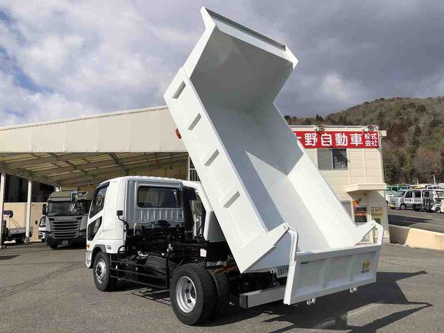 ファイター 　増トン　土砂ダンプ　新明和工業製　７．９トン積載　容積４．０ｍ３　標準幅　ベッド付　３．４ｍボディ　角底　強化一方開　２４０馬力（2枚目）