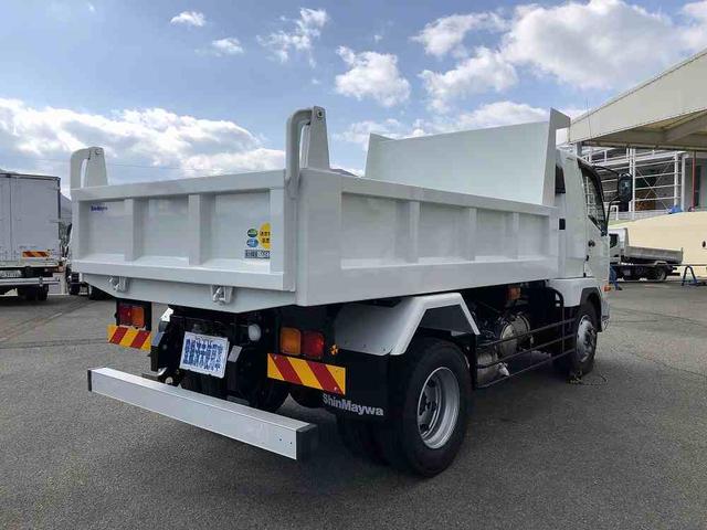ファイター 　増トン　土砂ダンプ　新明和工業製　７．９トン積載　容積４．０ｍ３　標準幅　ベッド付　３．４ｍボディ　角底　強化一方開　２４０馬力（4枚目）
