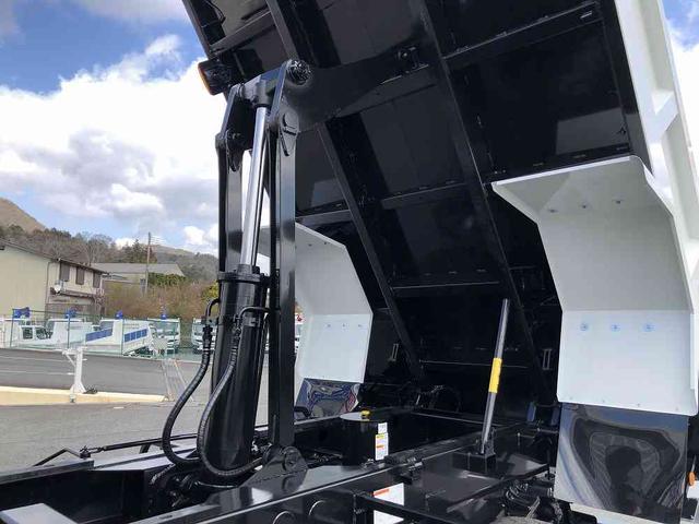ファイター 　増トン　土砂ダンプ　新明和工業製　７．９トン積載　容積４．０ｍ３　標準幅　ベッド付　３．４ｍボディ　角底　強化一方開　２４０馬力（22枚目）