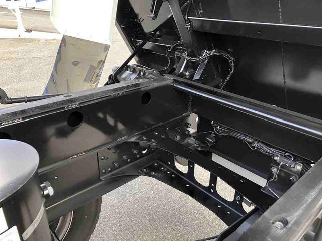 ファイター 　増トン　土砂ダンプ　新明和工業製　７．９トン積載　容積４．０ｍ３　標準幅　ベッド付　３．４ｍボディ　角底　強化一方開　２４０馬力（25枚目）