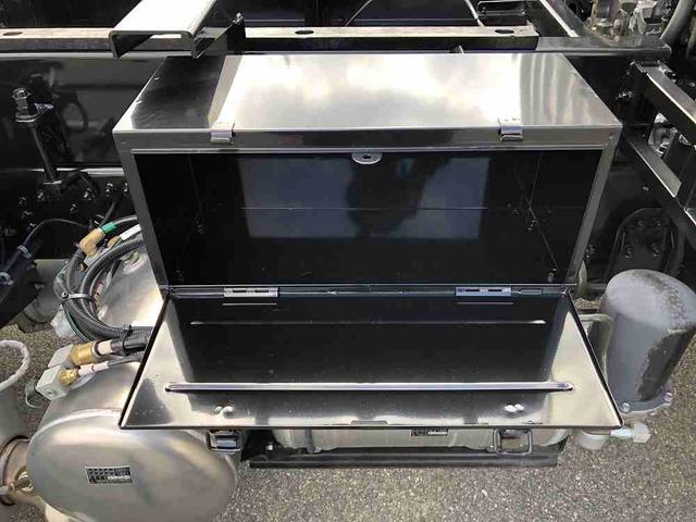 ファイター 　増トン　土砂ダンプ　新明和工業製　７．９トン積載　容積４．０ｍ３　標準幅　ベッド付　３．４ｍボディ　角底　強化一方開　２４０馬力（29枚目）