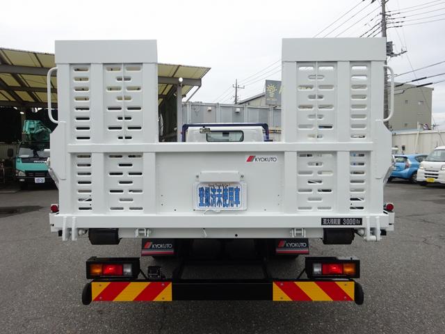 キャンター 車両運搬車 車載専用車 セミAT デュオニック 極東開発工業 フラトップZero タイヤ固縛 ウインチ 3t積載 ワイド 荷台長5.7m 150馬力(6枚目)