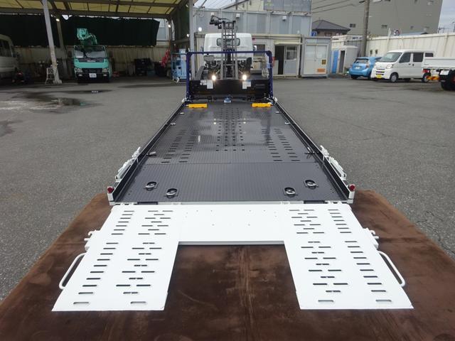 キャンター 車両運搬車 車載専用車 セミAT デュオニック 極東開発工業 フラトップZero タイヤ固縛 ウインチ 3t積載 ワイド 荷台長5.7m 150馬力(7枚目)