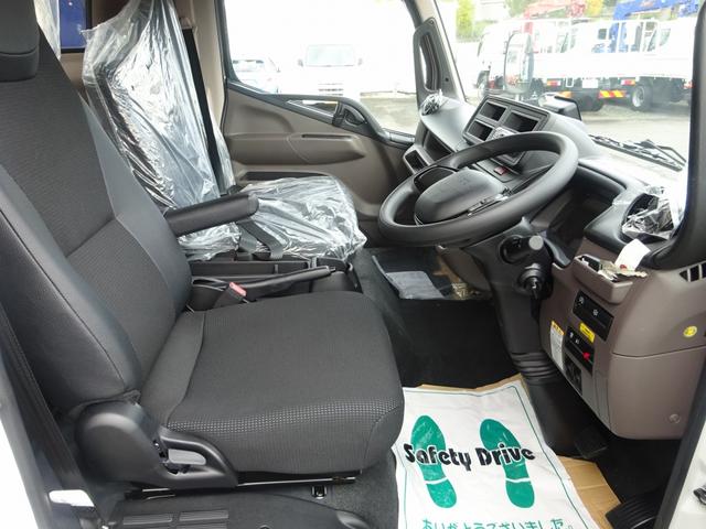 キャンター 車両運搬車 車載専用車 セミAT デュオニック 極東開発工業 フラトップZero タイヤ固縛 ウインチ 3t積載 ワイド 荷台長5.7m 150馬力(8枚目)