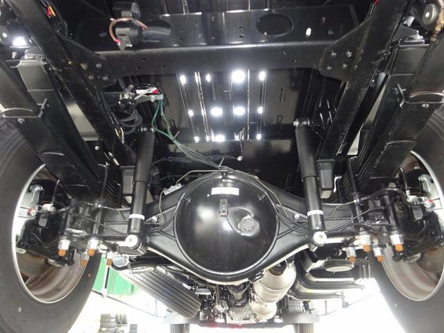 キャンター 車両運搬車 車載専用車 セミAT デュオニック 極東開発工業 フラトップZero タイヤ固縛 ウインチ 3t積載 ワイド 荷台長5.7m 150馬力(9枚目)