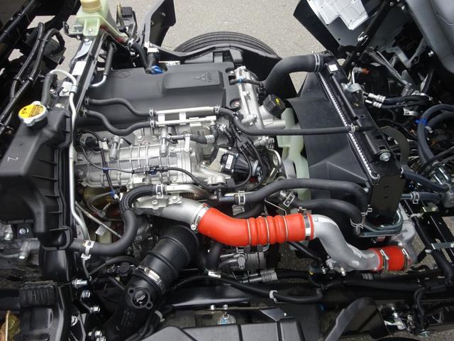 キャンター 車両運搬車 車載専用車 セミAT デュオニック 極東開発工業 フラトップZero タイヤ固縛 ウインチ 3t積載 ワイド 荷台長5.7m 150馬力(10枚目)