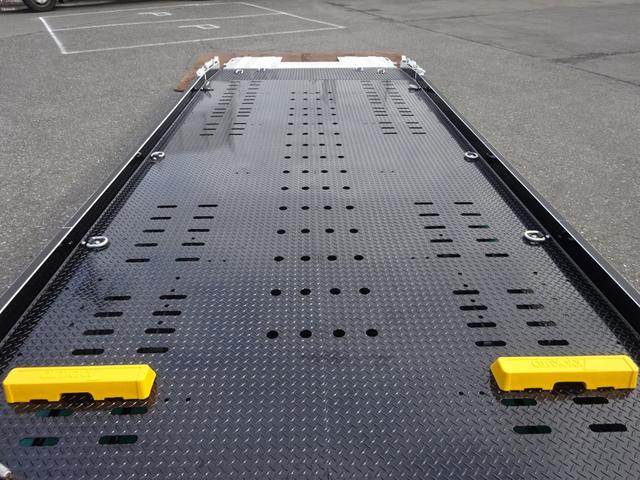 キャンター 車両運搬車 車載専用車 セミAT デュオニック 極東開発工業 フラトップZero タイヤ固縛 ウインチ 3t積載 ワイド 荷台長5.7m 150馬力(14枚目)