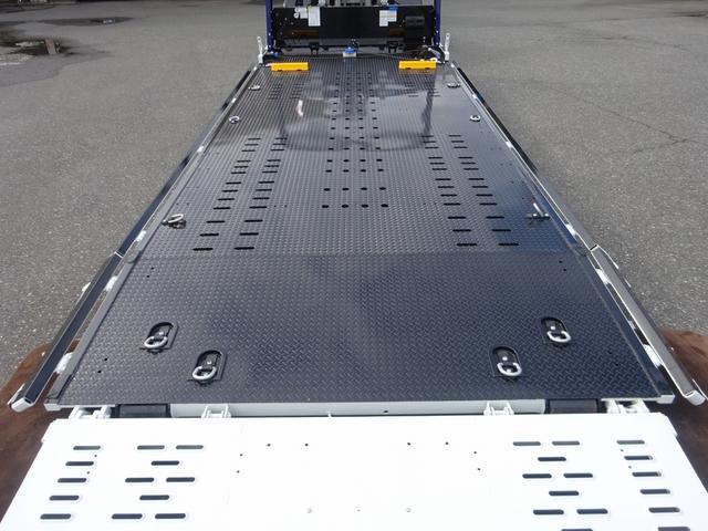 キャンター 車両運搬車 車載専用車 セミAT デュオニック 極東開発工業 フラトップZero タイヤ固縛 ウインチ 3t積載 ワイド 荷台長5.7m 150馬力(16枚目)