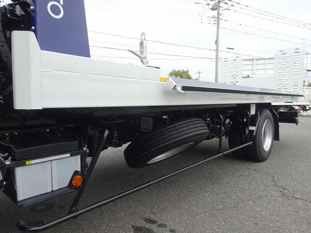 キャンター 車両運搬車 車載専用車 セミAT デュオニック 極東開発工業 フラトップZero タイヤ固縛 ウインチ 3t積載 ワイド 荷台長5.7m 150馬力(36枚目)