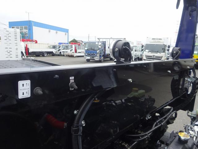 キャンター 車両運搬車 車載専用車 セミAT デュオニック 極東開発工業 フラトップZero タイヤ固縛 ウインチ 3t積載 ワイド 荷台長5.7m 150馬力(37枚目)