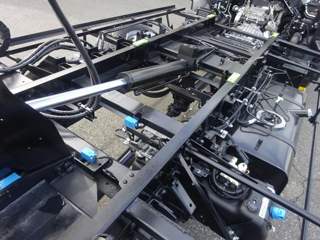 キャンター 車両運搬車 車載専用車 セミAT デュオニック 極東開発工業 フラトップZero タイヤ固縛 ウインチ 3t積載 ワイド 荷台長5.7m 150馬力(40枚目)