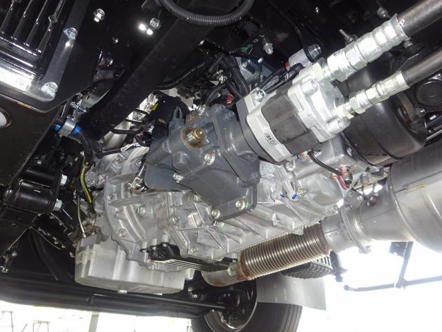 キャンター 車両運搬車 車載専用車 セミAT デュオニック 極東開発工業 フラトップZero タイヤ固縛 ウインチ 3t積載 ワイド 荷台長5.7m 150馬力(45枚目)