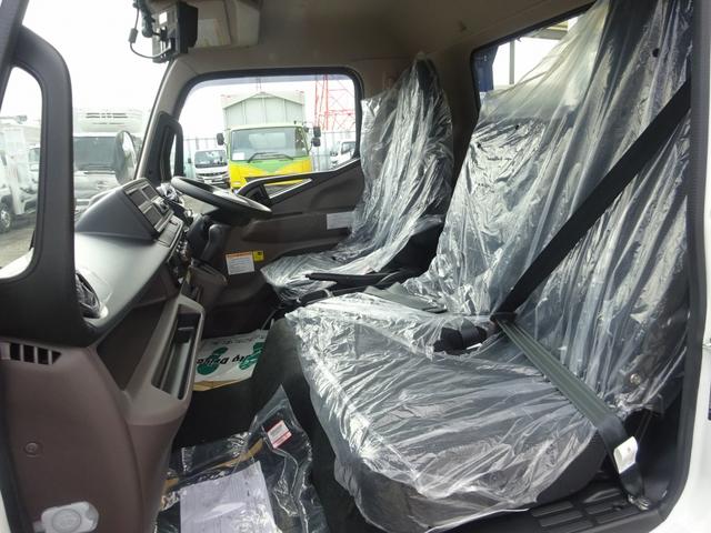 キャンター 車両運搬車 車載専用車 セミAT デュオニック 極東開発工業 フラトップZero タイヤ固縛 ウインチ 3t積載 ワイド 荷台長5.7m 150馬力(47枚目)