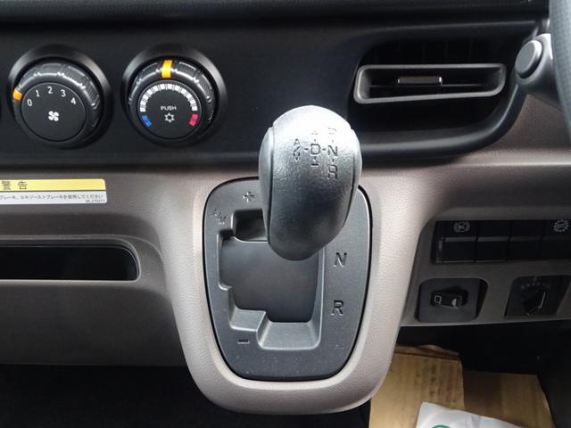 キャンター 車両運搬車 車載専用車 セミAT デュオニック 極東開発工業 フラトップZero タイヤ固縛 ウインチ 3t積載 ワイド 荷台長5.7m 150馬力(49枚目)