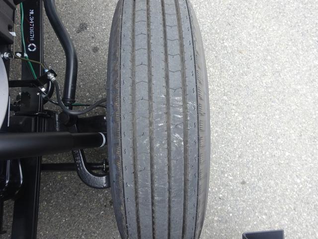 キャンター 車両運搬車 車載専用車 セミAT デュオニック 極東開発工業 フラトップZero タイヤ固縛 ウインチ 3t積載 ワイド 荷台長5.7m 150馬力(62枚目)