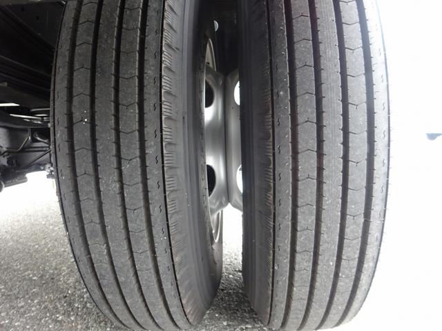 キャンター 車両運搬車 車載専用車 セミAT デュオニック 極東開発工業 フラトップZero タイヤ固縛 ウインチ 3t積載 ワイド 荷台長5.7m 150馬力(64枚目)