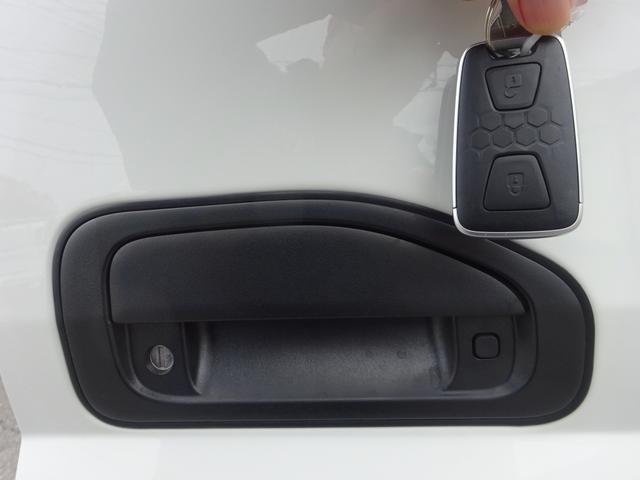 キャンター 車両運搬車 車載専用車 セミAT デュオニック 極東開発工業 フラトップZero タイヤ固縛 ウインチ 3t積載 ワイド 荷台長5.7m 150馬力(72枚目)