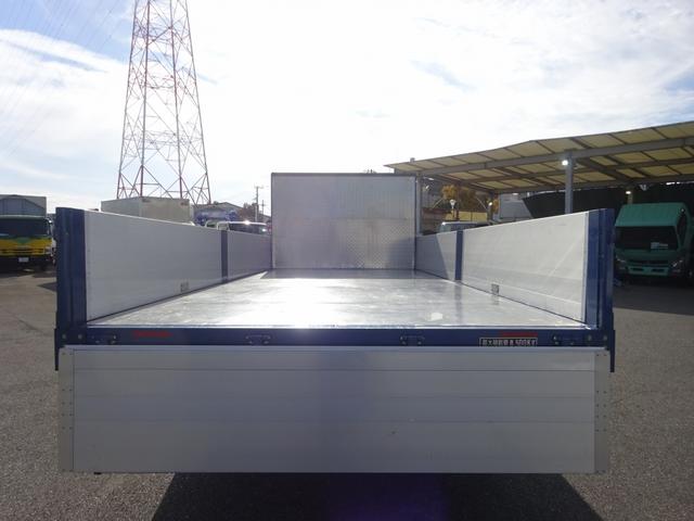 ファイター 　増トン　アルミブロック平ボディ　８．５トン積載　５方開あおり　トーヨーボデー製　床ステンレス張り　ボディ長５．７７ｍ　ワイド幅　ベッドレス（7枚目）