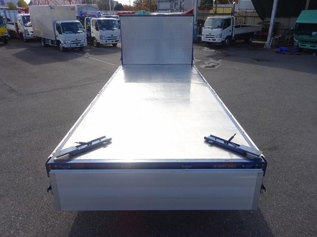 ファイター 　増トン　アルミブロック平ボディ　８．５トン積載　５方開あおり　トーヨーボデー製　床ステンレス張り　ボディ長５．７７ｍ　ワイド幅　ベッドレス（11枚目）