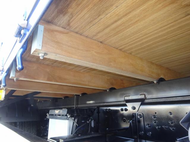 ファイター 　増トン　アルミブロック平ボディ　８．５トン積載　５方開あおり　トーヨーボデー製　床ステンレス張り　ボディ長５．７７ｍ　ワイド幅　ベッドレス（36枚目）