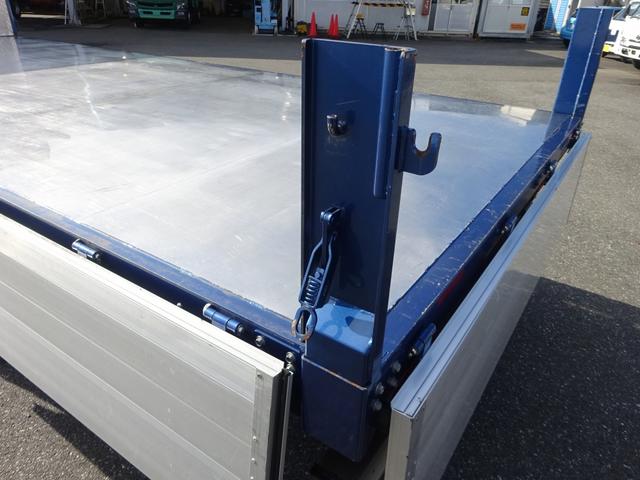ファイター 　増トン　アルミブロック平ボディ　８．５トン積載　５方開あおり　トーヨーボデー製　床ステンレス張り　ボディ長５．７７ｍ　ワイド幅　ベッドレス（62枚目）
