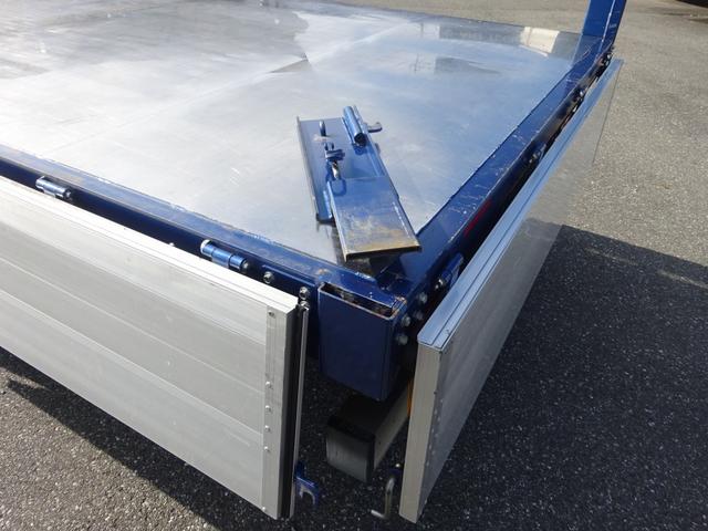 ファイター 　増トン　アルミブロック平ボディ　８．５トン積載　５方開あおり　トーヨーボデー製　床ステンレス張り　ボディ長５．７７ｍ　ワイド幅　ベッドレス（64枚目）