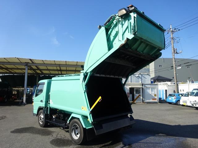 キャンター 　プレス式パッカー　６．０ｍ３　新明和工業製　３．１トン積載　連続積込　汚水タンク付　ワイド　セミロング　１５０馬力　リヤシャッター式扉（2枚目）