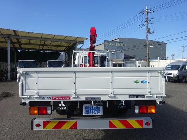 ファイター 　４段クレーン付　古河ユニック製　警報仕様　標準幅　ベッド付　２２５０ｋｇ積載　木製あおり３方開　５．５ｍボディ　床板張り　２４０馬力（6枚目）