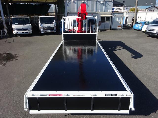 ファイター 　４段クレーン付　古河ユニック製　警報仕様　標準幅　ベッド付　２２５０ｋｇ積載　木製あおり３方開　５．５ｍボディ　床板張り　２４０馬力（7枚目）