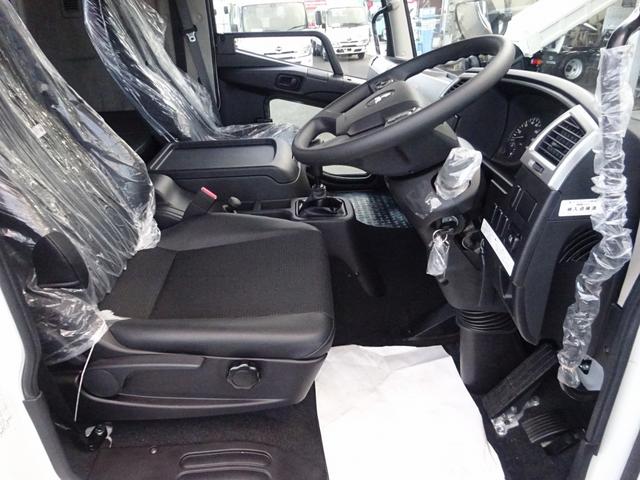 ファイター 　４段クレーン付　古河ユニック製　警報仕様　標準幅　ベッド付　２２５０ｋｇ積載　木製あおり３方開　５．５ｍボディ　床板張り　２４０馬力（8枚目）