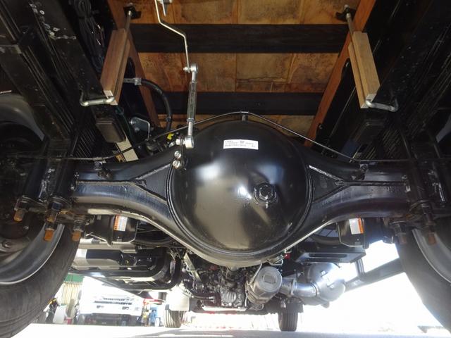 ファイター 　４段クレーン付　古河ユニック製　警報仕様　標準幅　ベッド付　２２５０ｋｇ積載　木製あおり３方開　５．５ｍボディ　床板張り　２４０馬力（9枚目）