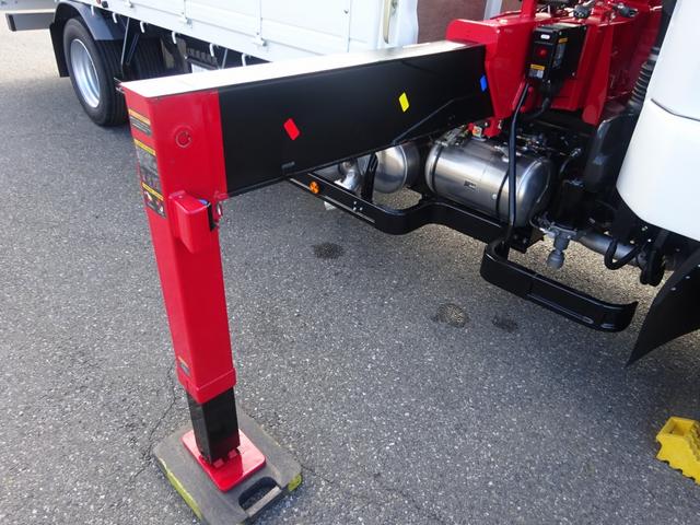 ファイター 　４段クレーン付　古河ユニック製　警報仕様　標準幅　ベッド付　２２５０ｋｇ積載　木製あおり３方開　５．５ｍボディ　床板張り　２４０馬力（14枚目）