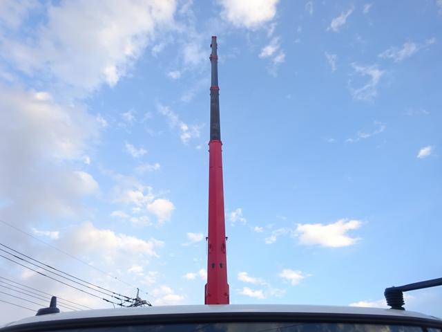 ファイター 　４段クレーン付　古河ユニック製　警報仕様　標準幅　ベッド付　２２５０ｋｇ積載　木製あおり３方開　５．５ｍボディ　床板張り　２４０馬力（17枚目）