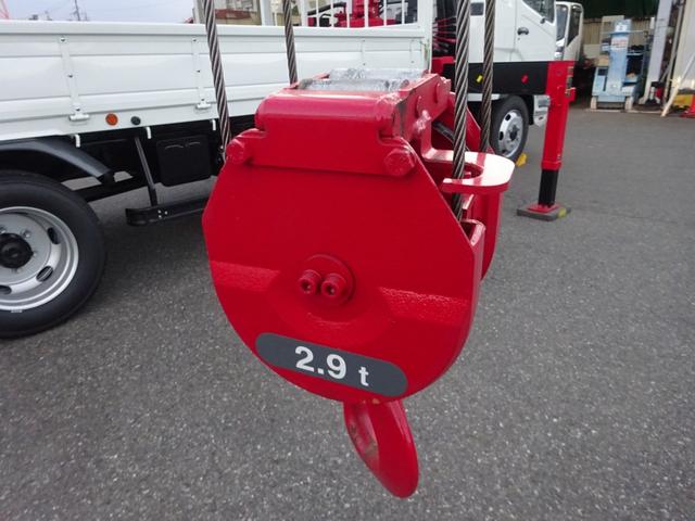 ファイター 　４段クレーン付　古河ユニック製　警報仕様　標準幅　ベッド付　２２５０ｋｇ積載　木製あおり３方開　５．５ｍボディ　床板張り　２４０馬力（18枚目）