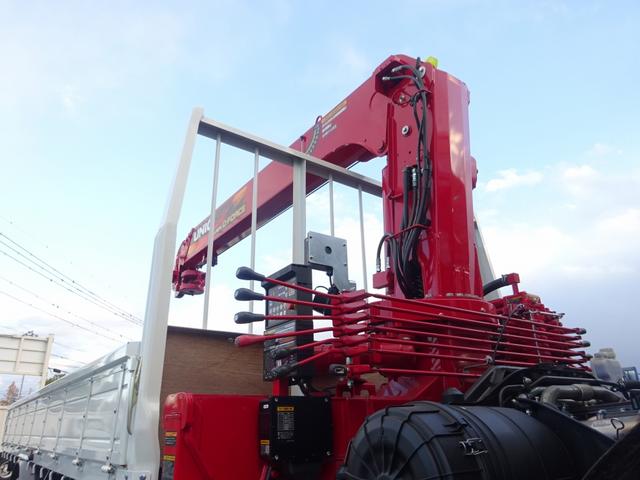 ファイター 　４段クレーン付　古河ユニック製　警報仕様　標準幅　ベッド付　２２５０ｋｇ積載　木製あおり３方開　５．５ｍボディ　床板張り　２４０馬力（26枚目）