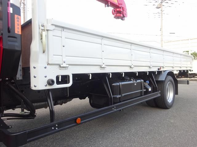 ファイター 　４段クレーン付　古河ユニック製　警報仕様　標準幅　ベッド付　２２５０ｋｇ積載　木製あおり３方開　５．５ｍボディ　床板張り　２４０馬力（29枚目）